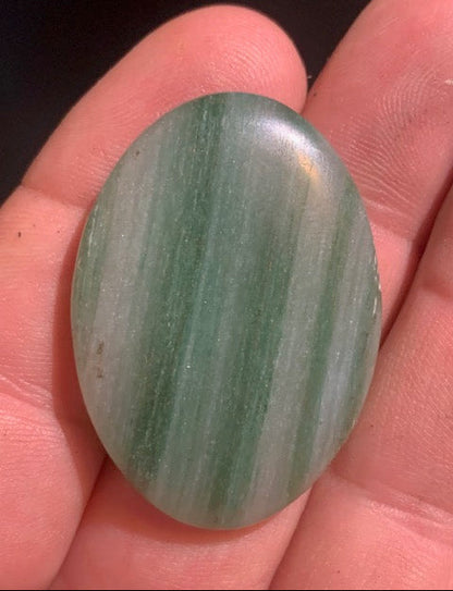 Fluorite ou Fluorine Verte - Galet de massage/ pierre plate - 40 x 30 x 8 mm - 13,5 gr.