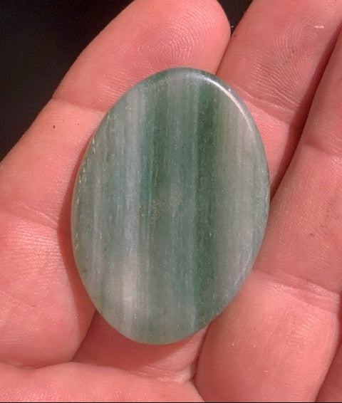 Fluorite ou Fluorine Verte - Galet de massage/ pierre plate - 40 x 30 x 8 mm - 13,5 gr.