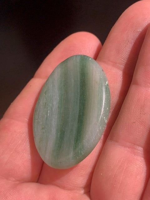 Fluorite ou Fluorine Verte - Galet de massage/ pierre plate - 40 x 30 x 8 mm - 13,5 gr.