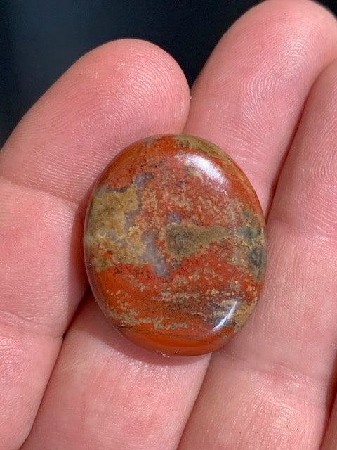 Jaspe Bréchique ou Breschia - Galet de massage/ pierre plate - 30 x 25 x 7 mm - 10,8 gr.