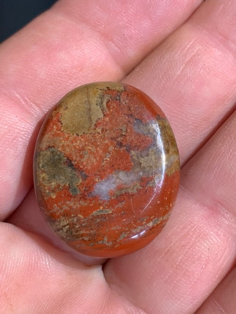 Jaspe Bréchique ou Breschia - Galet de massage/ pierre plate - 30 x 25 x 7 mm - 10,8 gr.