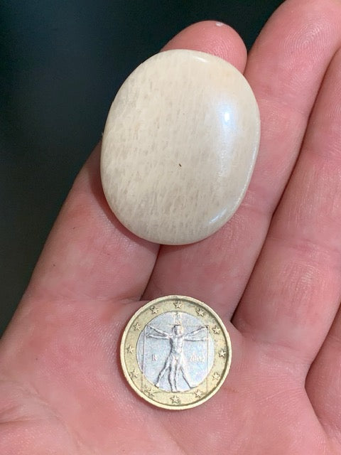 Calcite - Galet de massage/ pierre plate - 41 x 32 x 8 mm - 16,6 gr.