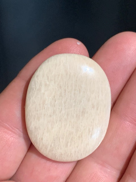 Calcite - Galet de massage/ pierre plate - 41 x 32 x 8 mm - 16,6 gr.