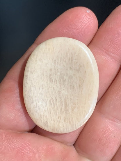 Calcite - Galet de massage/ pierre plate - 41 x 32 x 8 mm - 16,6 gr.