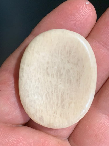 Calcite - Galet de massage/ pierre plate - 41 x 32 x 8 mm - 16,6 gr.
