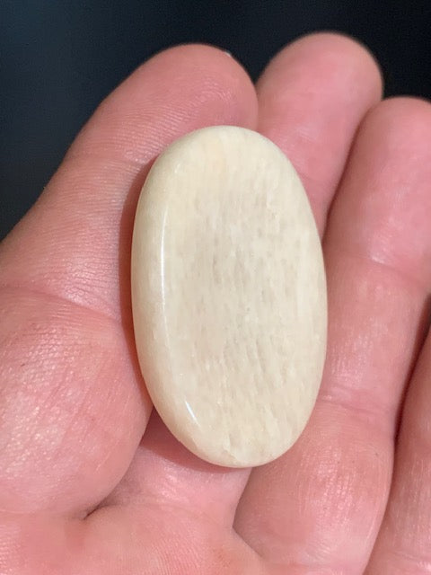 Calcite - Galet de massage/ pierre plate - 41 x 32 x 8 mm - 16,6 gr.