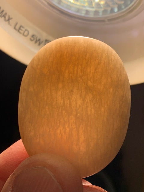 Calcite - Galet de massage/ pierre plate - 41 x 32 x 8 mm - 16,6 gr.