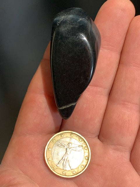 Oeil de faucon ou Oeil de tigre bleu - Pierre roulée - 56 x 23 x 17 mm - 31,1 gr.