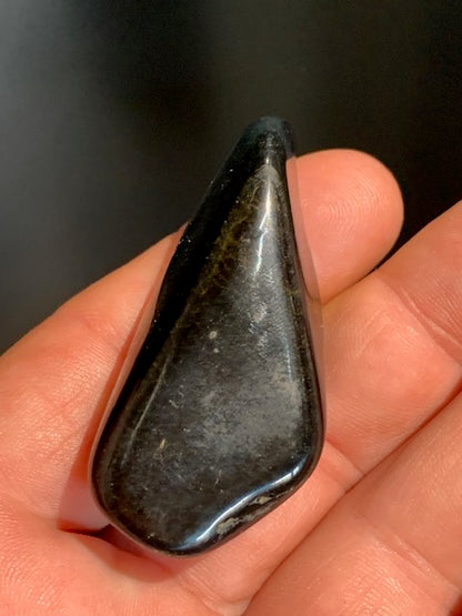 Oeil de faucon ou Oeil de tigre bleu - Pierre roulée - 56 x 23 x 17 mm - 31,1 gr.