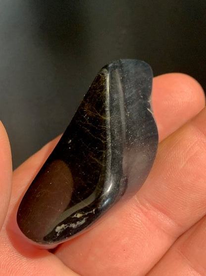Oeil de faucon ou Oeil de tigre bleu - Pierre roulée - 56 x 23 x 17 mm - 31,1 gr.