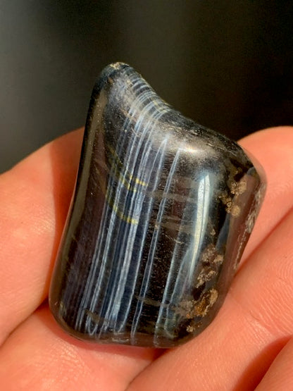 Oeil de faucon ou Oeil de tigre bleu - Pierre roulée - 40 x 30 x 17 mm - 24,5 gr.
