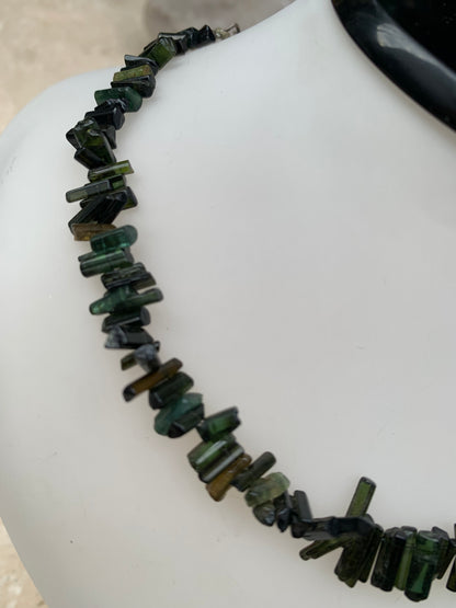 Bijoux d'exception, superbe collier en perle naturelle de tourmaline verte - verdelite - 40 cm - fait sur Argent ! Véritable œuvre d'art, chaque perle est un joyau !