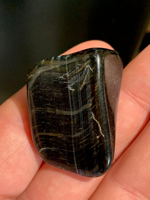 Oeil de faucon ou Oeil de tigre bleu - Pierre roulée - 40 x 30 x 17 mm - 24,5 gr.
