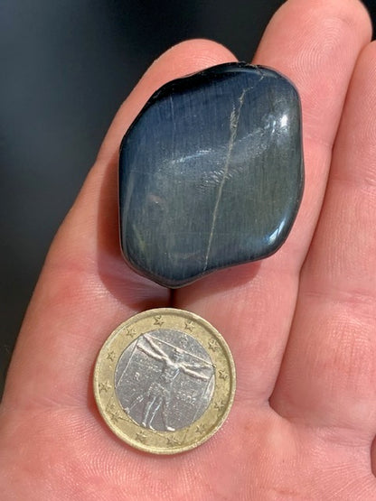 Oeil de faucon ou Oeil de tigre bleu - Pierre roulée - 37 x 30 x 14 mm - 24,9 gr.