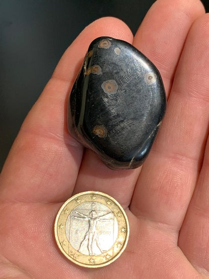 Oeil de faucon ou Oeil de tigre bleu - Pierre roulée - 37 x 30 x 14 mm - 24,9 gr.