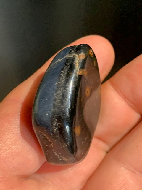 Oeil de faucon ou Oeil de tigre bleu - Pierre roulée - 37 x 30 x 14 mm - 24,9 gr.