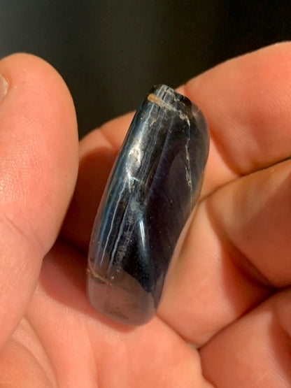 Oeil de faucon ou Oeil de tigre bleu - Pierre roulée - 37 x 30 x 14 mm - 24,9 gr.