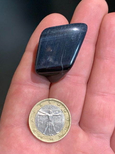 Oeil de faucon ou Oeil de tigre bleu - Pierre roulée - 37 x 22 x 16 mm - 14 gr.