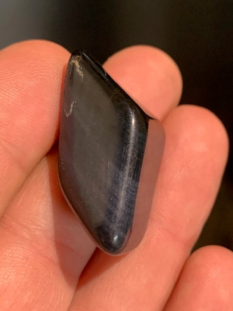 Oeil de faucon ou Oeil de tigre bleu - Pierre roulée - 37 x 22 x 16 mm - 14 gr.