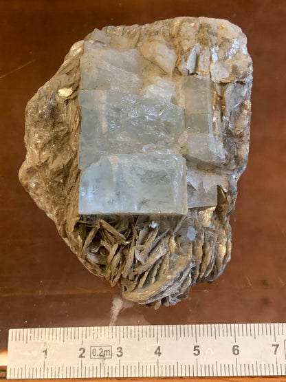 Aigue-marine avec Muscovite, superbe pièce de 70 x 60 x 50 mm en moyenne - 229 grammes environ !