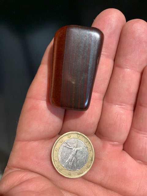 Œil de fer – Pierre roulée – 45 x 25 x 11 mm – 26 gr.