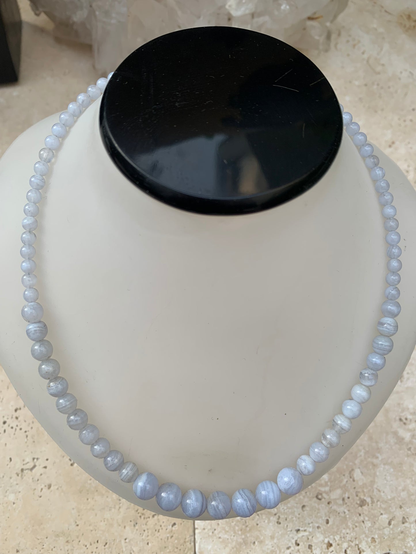 Agate Blue Lace, 'collier/ chute de perle' de 4 à 10 mm de diamètre. 42 cm de long+ 4 cm de rajout !