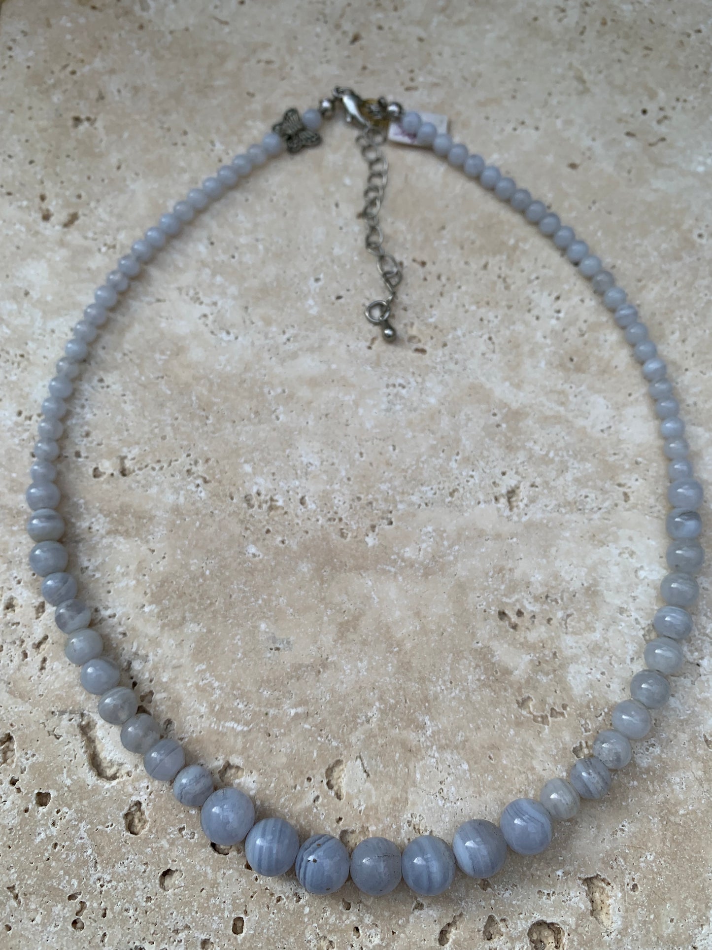 Agate Blue Lace, 'collier/ chute de perle' de 4 à 10 mm de diamètre. 42 cm de long+ 4 cm de rajout !