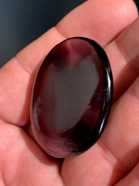 Fluorite ou Fluorine violette - Galet/ Pierre plate - 40 x 33 x 9 mm / 21,7 gr.
