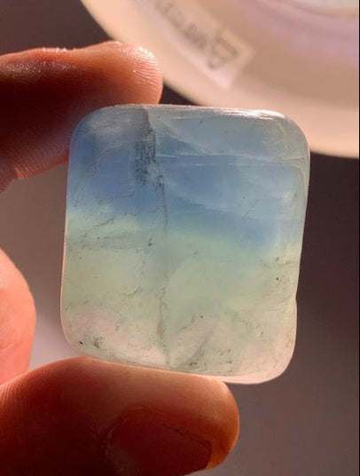 Fluorite ou Fluorine bleue - Pierre roulée - 35 x 30 x 27 mm / 60 grammes