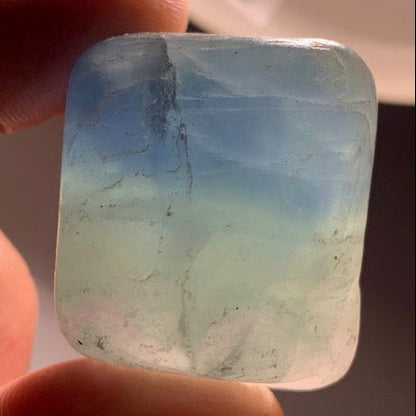 Fluorite ou Fluorine bleue - Pierre roulée - 35 x 30 x 27 mm / 60 grammes