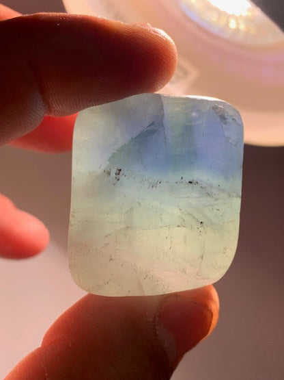 Fluorite ou Fluorine bleue - Pierre roulée - 35 x 30 x 27 mm / 60 grammes