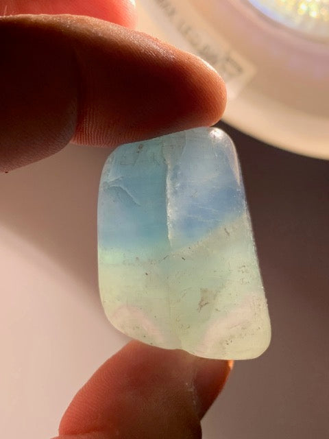 Fluorite ou Fluorine bleue - Pierre roulée - 35 x 30 x 27 mm / 60 grammes