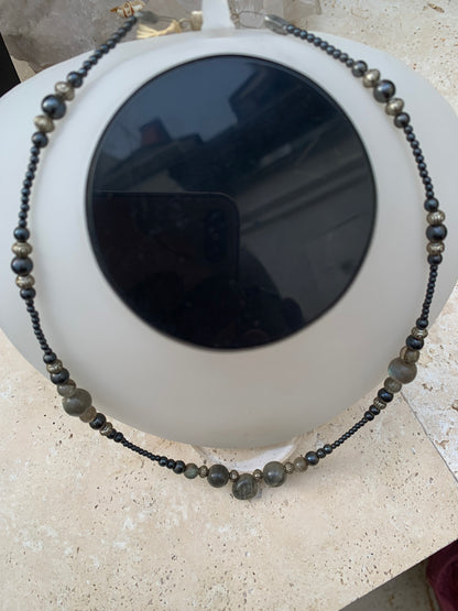 Labradorite avec Hématite, 'collier/ chute' de perle rondes de 2 à 10 mm - 45 cm - fermoir à vis. Très belle pièce montée par Zen C° !