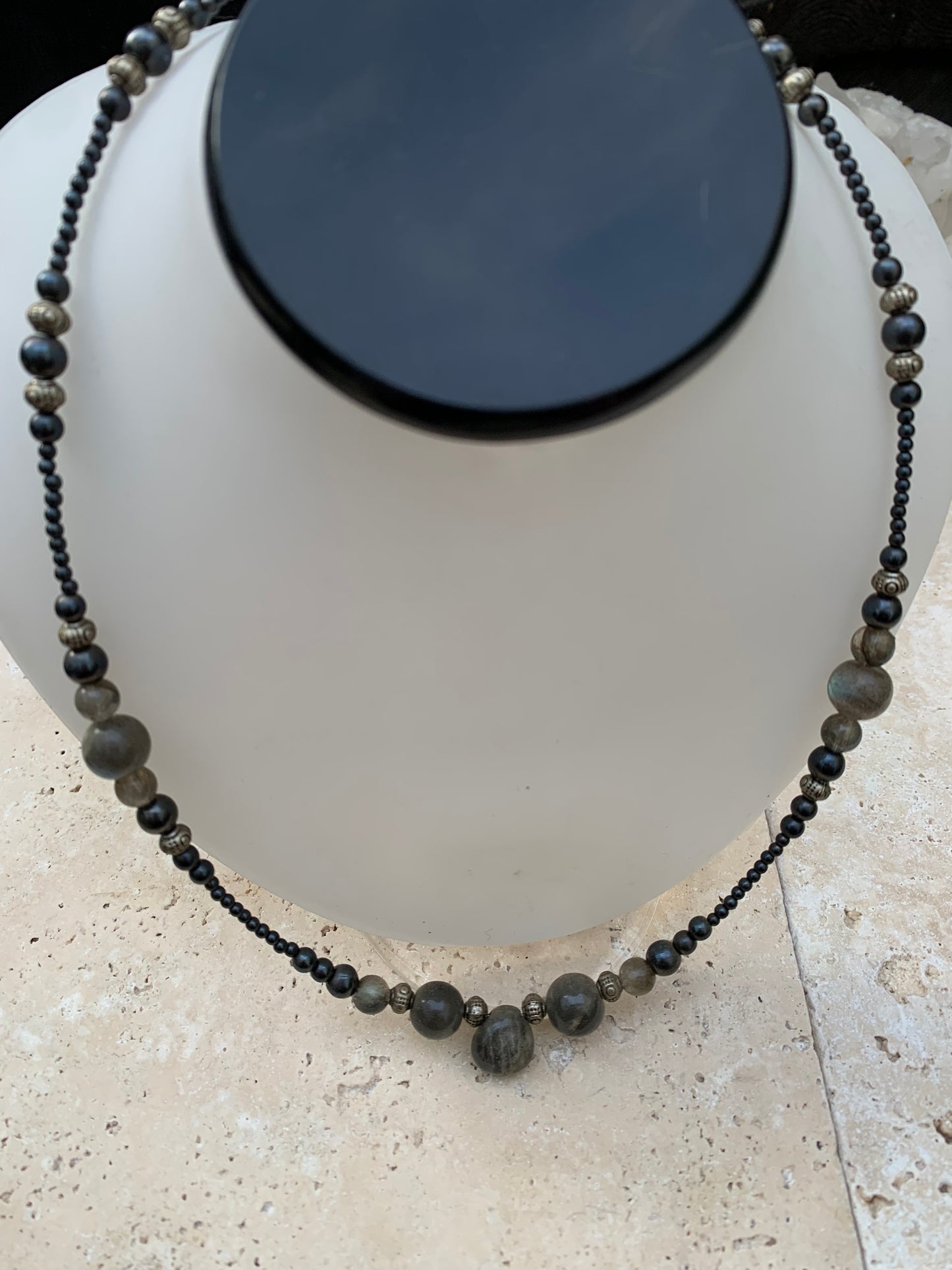 Labradorite avec Hématite, 'collier/ chute' de perle rondes de 2 à 10 mm - 45 cm - fermoir à vis. Très belle pièce montée par Zen C° !