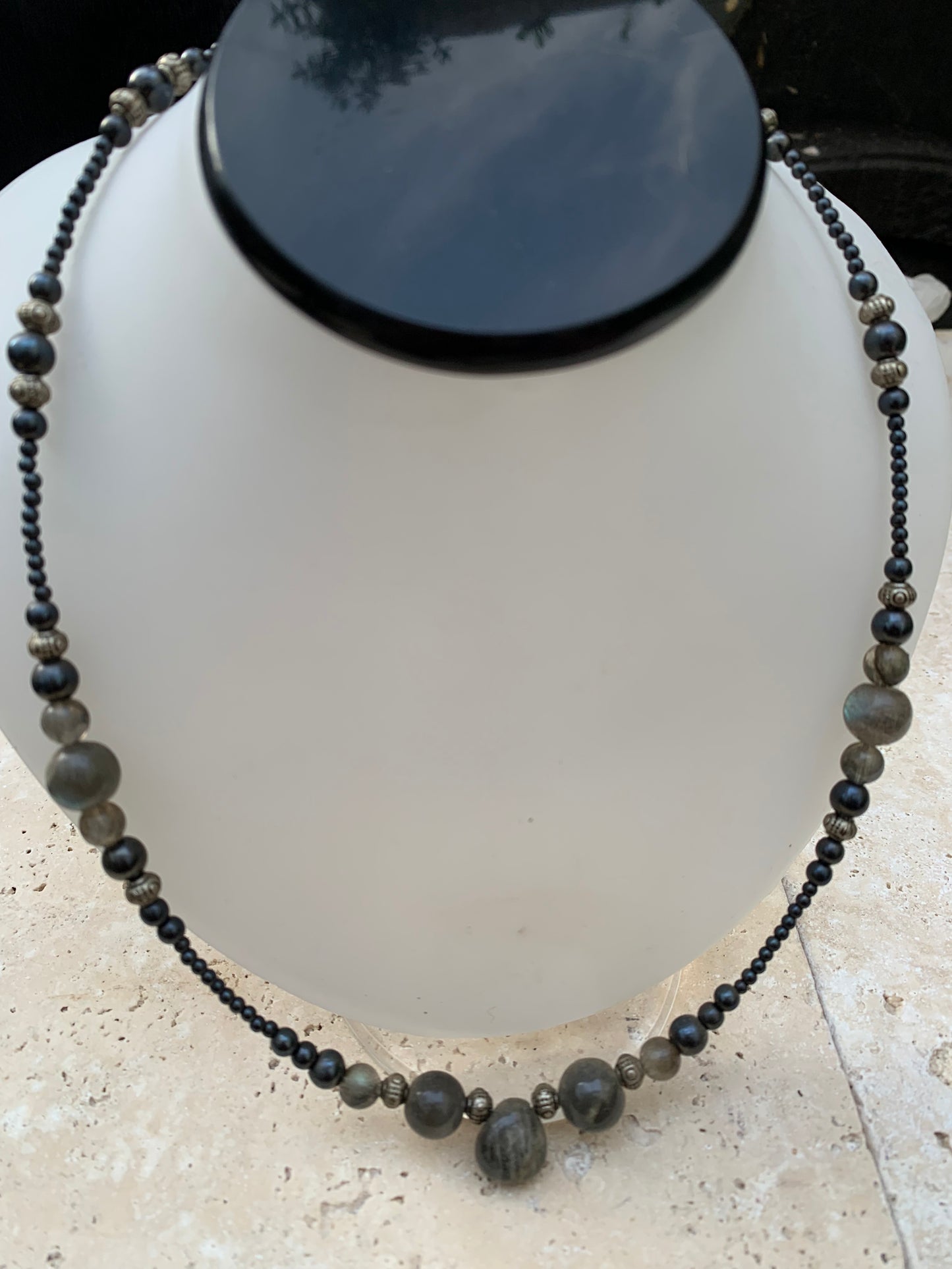 Labradorite avec Hématite, 'collier/ chute' de perle rondes de 2 à 10 mm - 45 cm - fermoir à vis. Très belle pièce montée par Zen C° !