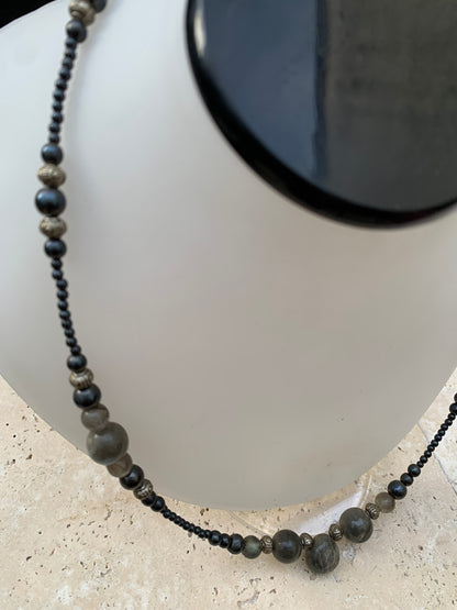 Labradorite avec Hématite, 'collier/ chute' de perle rondes de 2 à 10 mm - 45 cm - fermoir à vis. Très belle pièce montée par Zen C° !