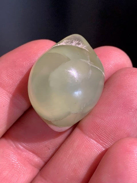 Préhnite - Pierre roulée - 33 x 24 x 20 mm / 20,8 gr.