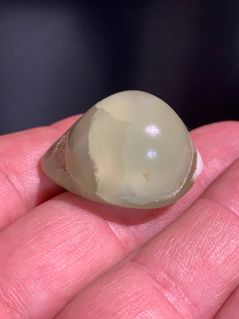 Préhnite - Pierre roulée - 33 x 24 x 20 mm / 20,8 gr.