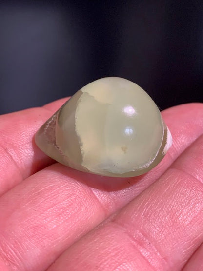 Préhnite - Pierre roulée - 33 x 24 x 20 mm / 20,8 gr.