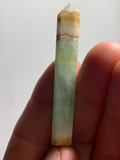 Calcite verte, Pointe/ Laser taillée - 66 x 11 x 8 mm - 12,1 gr.