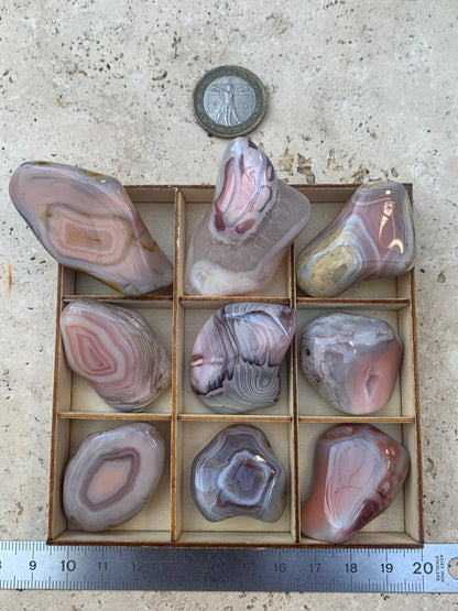 Agate Rose du Botswana, superbes pièces au choix ! De 40x20x15mm - 20 grammes en moyenne. Des formes uniques et rare !