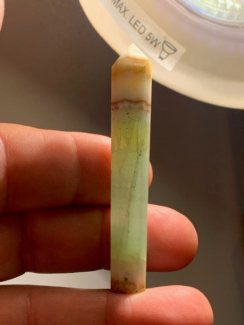 Calcite verte, Pointe/ Laser taillée - 66 x 11 x 8 mm - 12,1 gr.