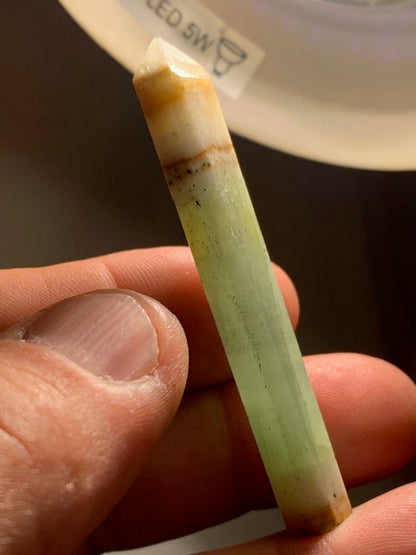 Calcite verte, Pointe/ Laser taillée - 66 x 11 x 8 mm - 12,1 gr.
