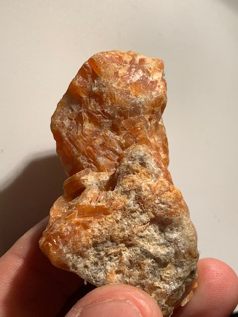 Pierre du Soleil - Spécimen brut - 70 x 50 x 27 mm - 68,8 gr.