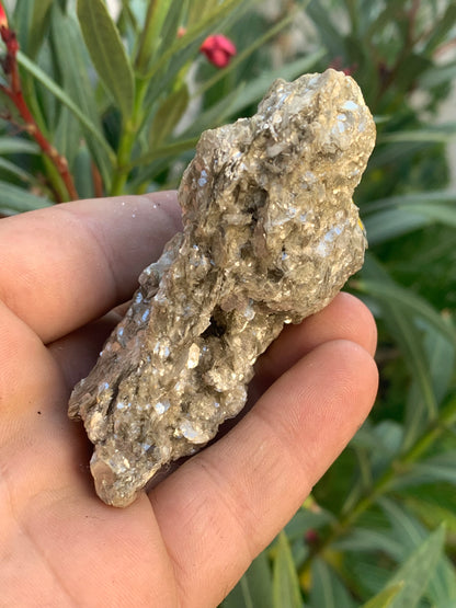Aigue-marine avec Muscovite, superbe pièce de 88x72x39mm - 111 grammes ! Une brillance incroyable !