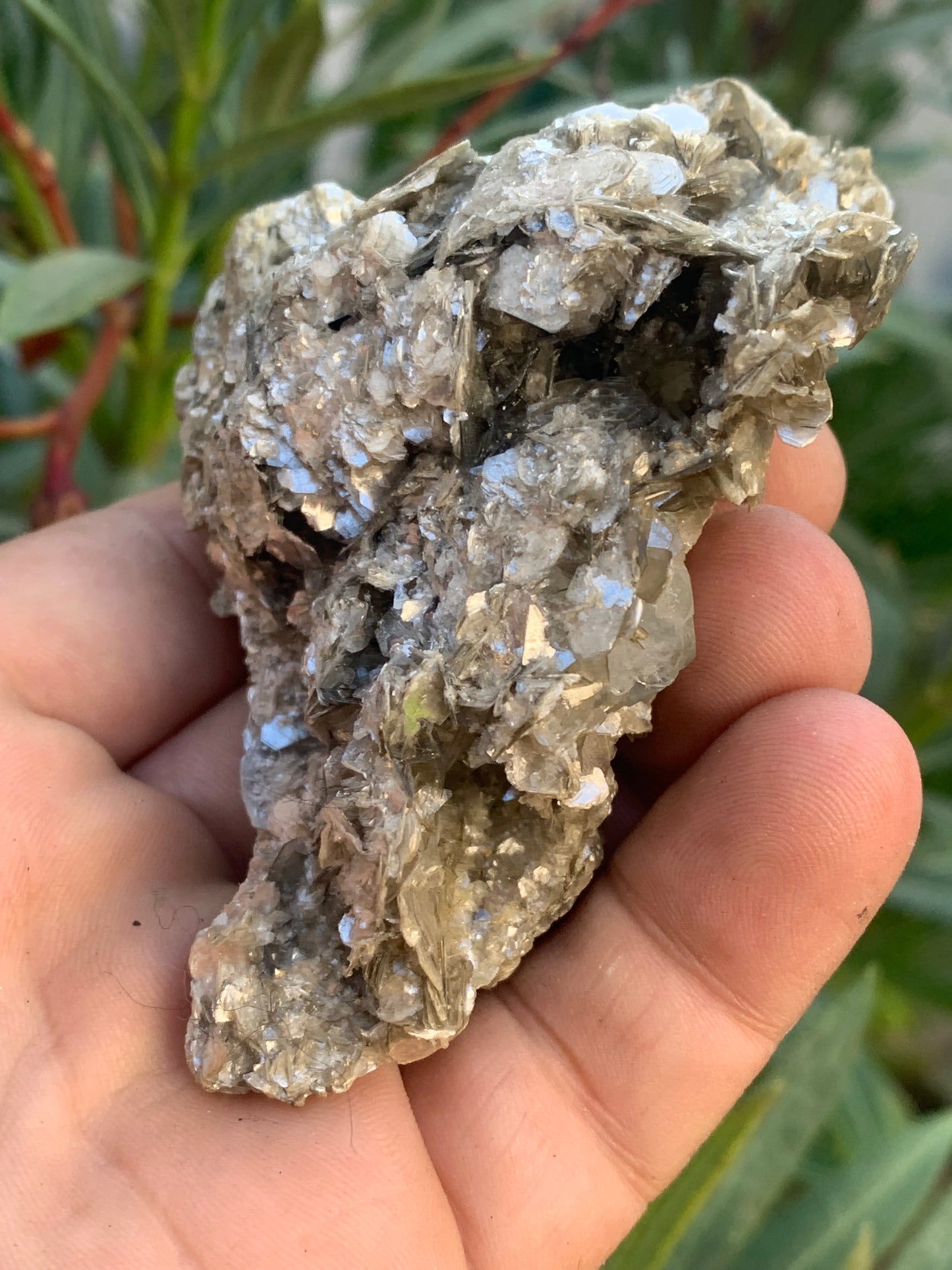 Aigue-marine avec Muscovite, superbe pièce de 88x72x39mm - 111 grammes ! Une brillance incroyable !