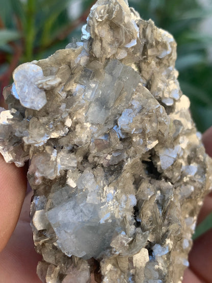 Aigue-marine avec Muscovite, superbe pièce de 88x72x39mm - 111 grammes ! Une brillance incroyable !