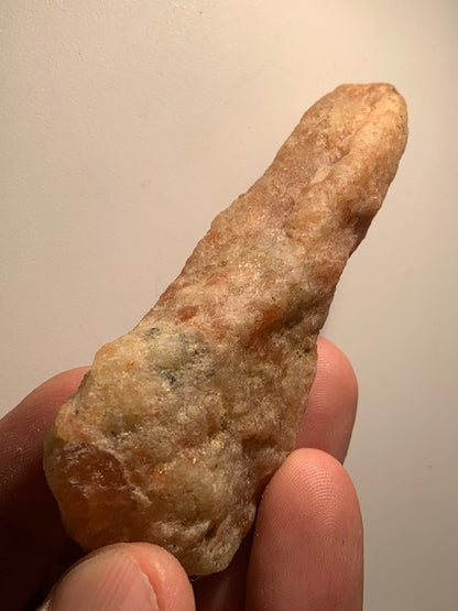 Pierre du Soleil - Spécimen brut - 90 x 40 x 20 mm - 71,1 gr.