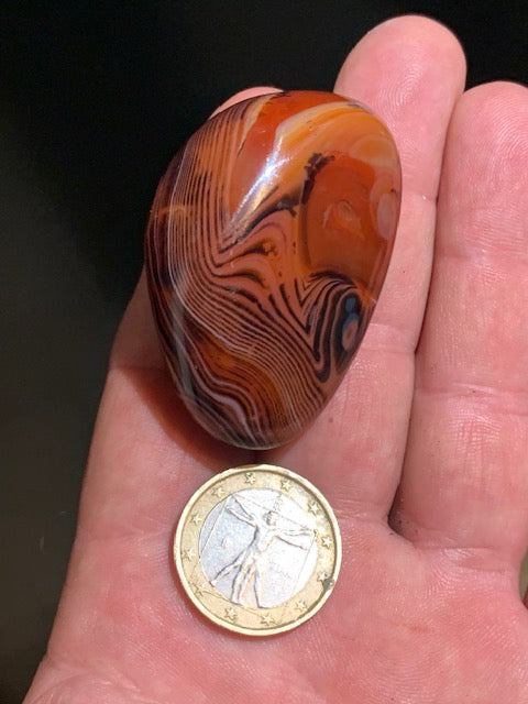 Cornaline rubanée, galet/ forme libre - 52 x 35 x 22 mm - 49,8 gr.
