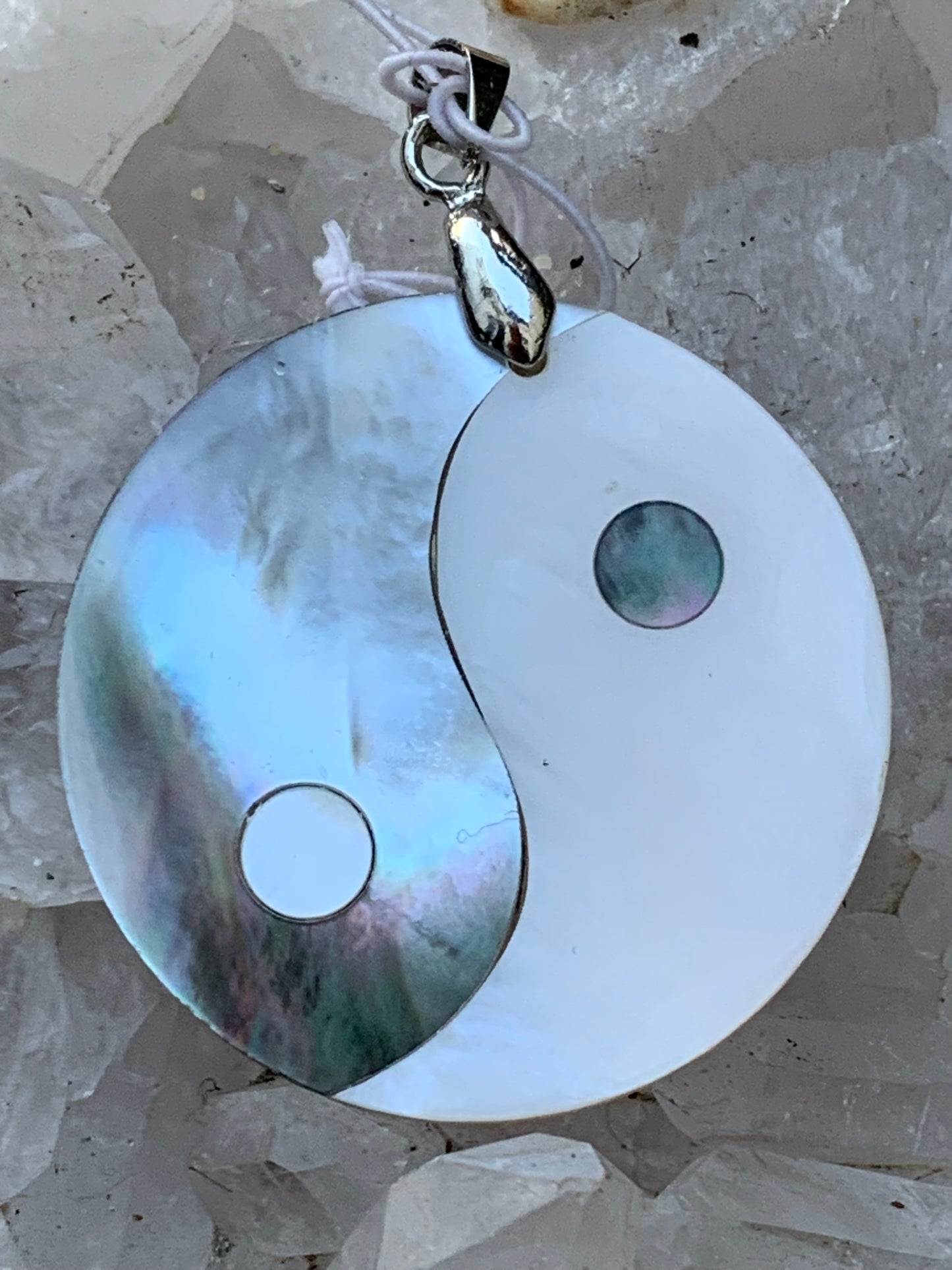 Yin-Yang, pendant in genuine mother-of-pearl shell, 3.2 centimeters in diameter, sold with an adjustable black cord with a 0.925 silver clasp. Natural elegance &amp; a symbol of balance!